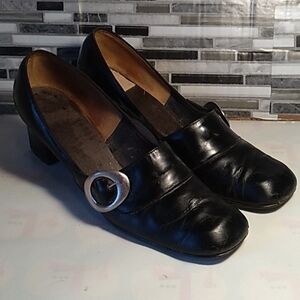Vintage 1970s ladies heeled dress shoes black